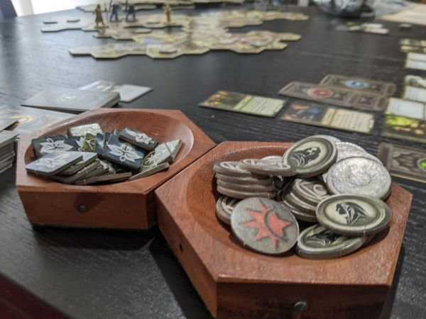 The token banks for Journeys in Middle-Earth. Inspiration tokens on the left, threat and person tokes on the right.